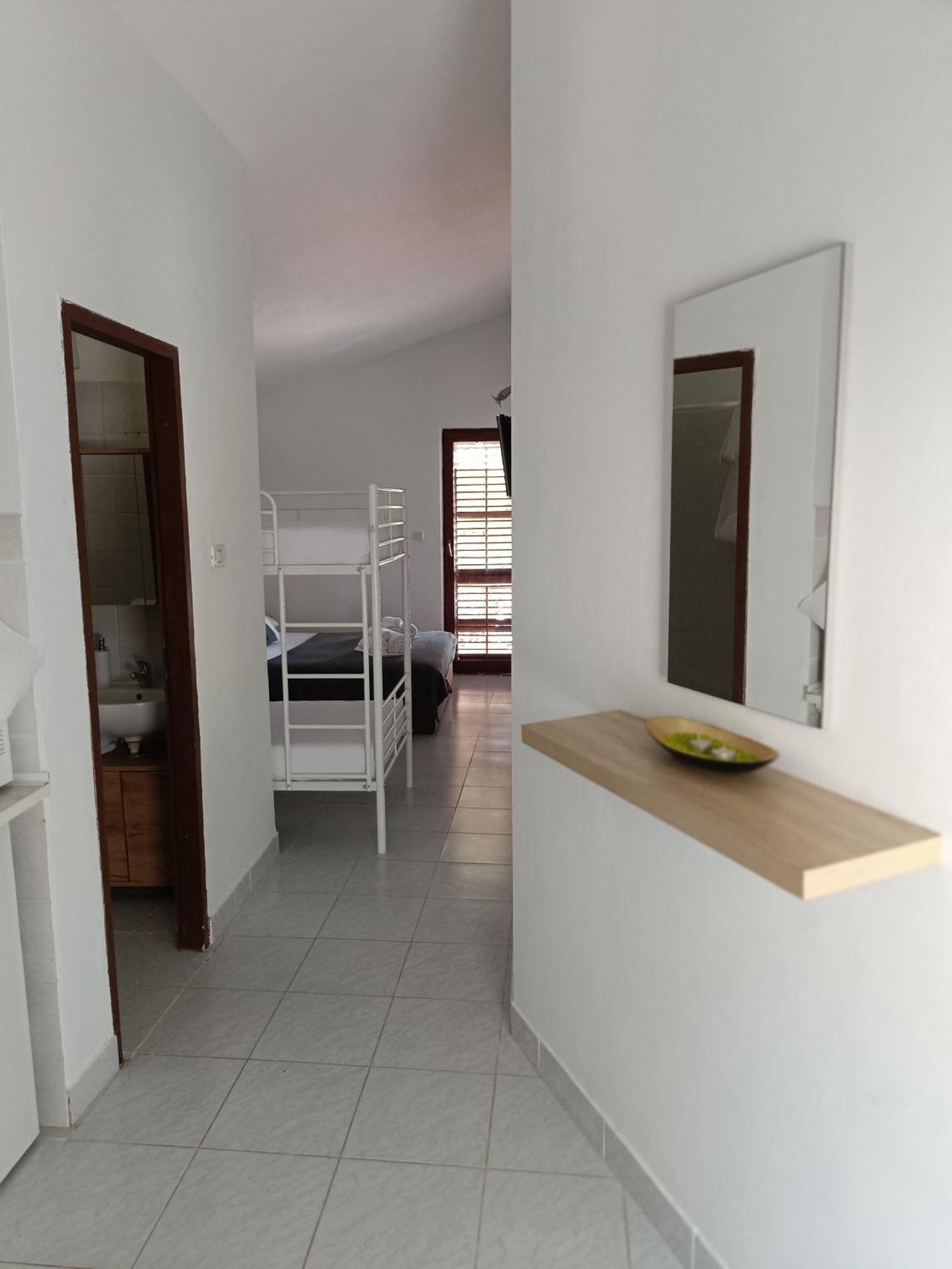 Studio Apartmani Tucic Celina Exteriör bild